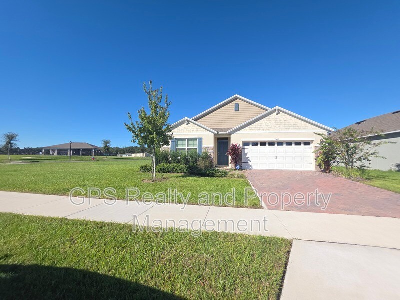 33409 Country House Dr in Sorrento, FL - Building Photo