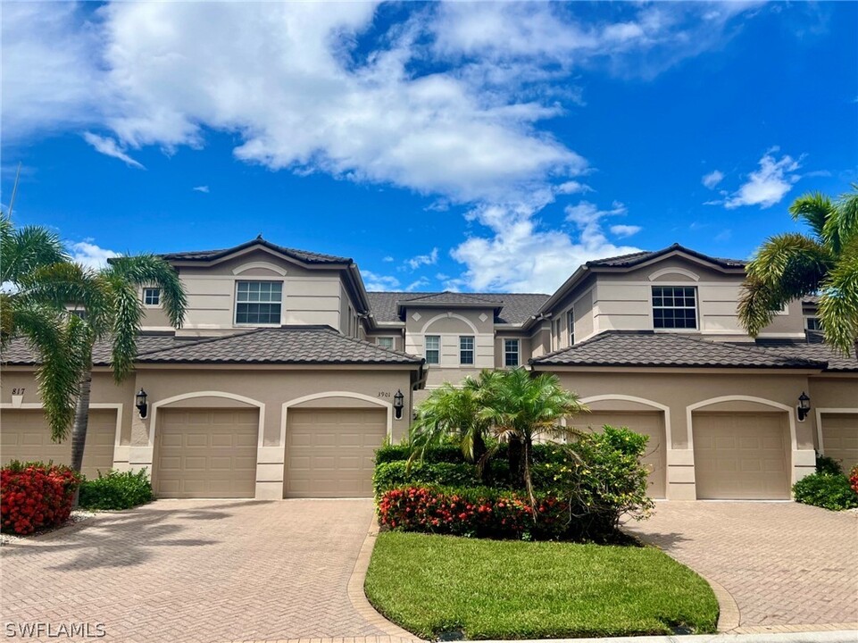 817 Regency Reserve Cir in Naples, FL - Building Photo