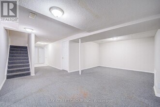 94 Marydale Ave in Markham, ON - Building Photo - Building Photo