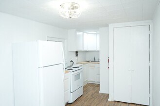 107 Bollingwood Rd in Charlottesville, VA - Foto de edificio - Building Photo