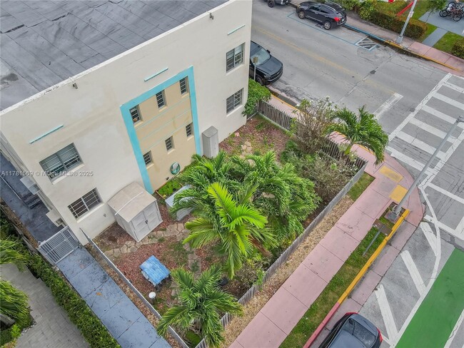 639 12th St in Miami Beach, FL - Foto de edificio - Building Photo