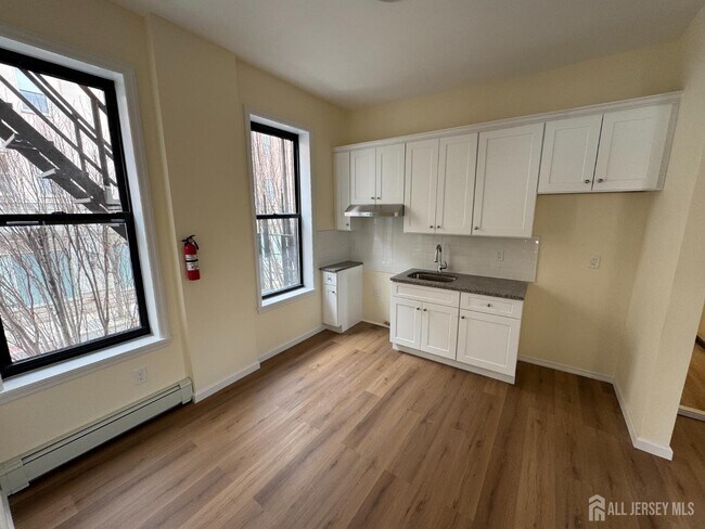 290 King St in Perth Amboy, NJ - Building Photo - Building Photo