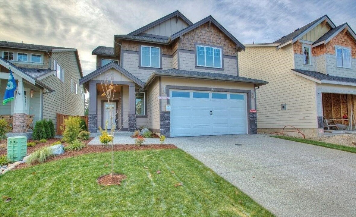 11622 175th St E in Puyallup, WA - Building Photo