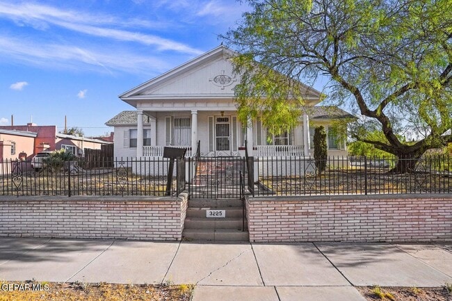 3225 Fort Blvd in El Paso, TX - Building Photo - Building Photo