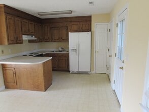 100 Annie Ct in Dalzell, SC - Building Photo - Building Photo