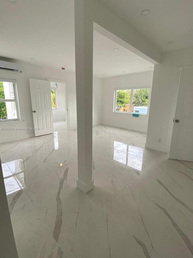 1015 S 17th Ave-Unit -8 in Hollywood, FL - Building Photo - Building Photo