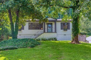 2008 Shalimar Dr NE in Atlanta, GA - Building Photo