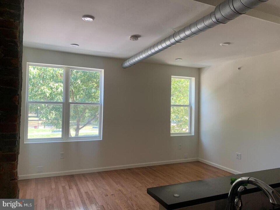 434 S 52nd St in Philadelphia, PA - Building Photo
