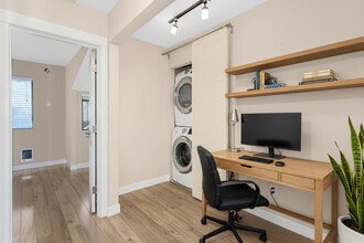 10024 NE 120th St in Kirkland, WA - Building Photo - Building Photo