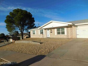 225 3 Rivers Dr in El Paso, TX - Building Photo - Building Photo