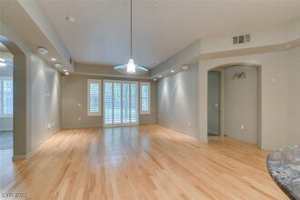 56 E Serene Ave, Unit 124 in Las Vegas, NV - Building Photo - Building Photo