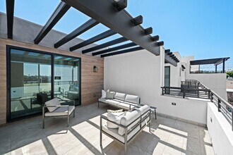 1957 1/2 S Preuss Rd in Los Angeles, CA - Building Photo - Building Photo