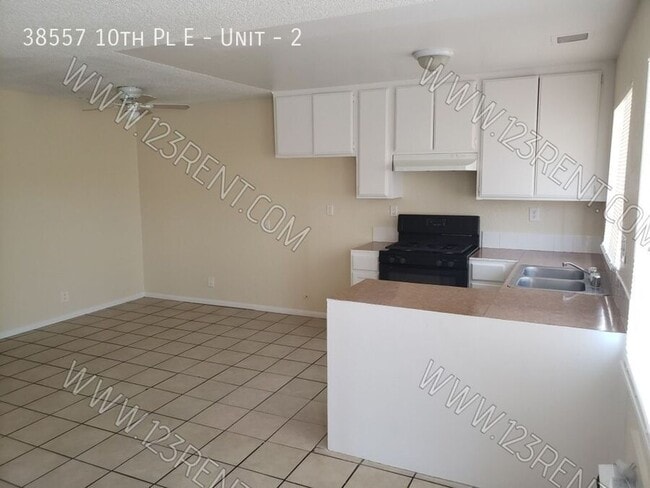 38557 10th Pl E in Palmdale, CA - Building Photo - Building Photo