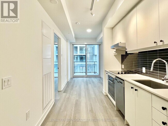 9-709 Tecumseth St. in Toronto, ON - Building Photo - Building Photo