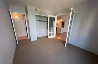 8335 Fairmount Dr in Denver, CO - Building Photo - Building Photo