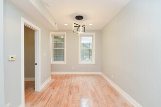 1624 W Beach Ave, Unit G09C in Chicago, IL - Foto de edificio - Building Photo