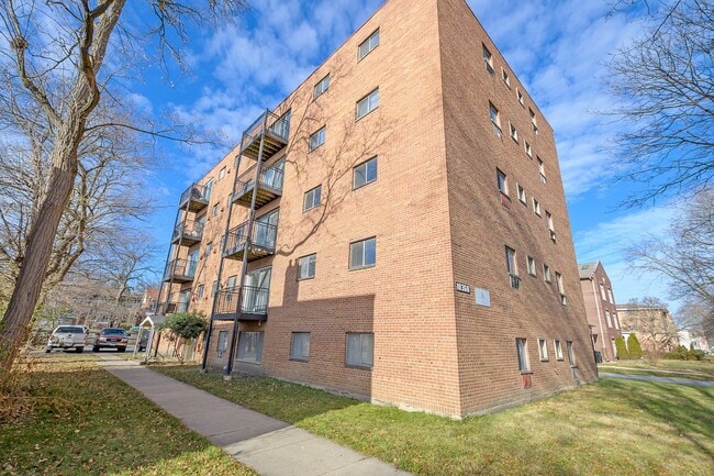 10360 S Walden Parkway in Chicago, IL - Foto de edificio - Building Photo