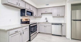 Water's Edge Apartments in Norfolk, VA - Building Photo