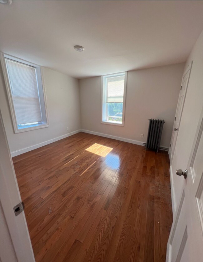 213 Maverick St, Unit 6 in Boston, MA - Foto de edificio - Building Photo