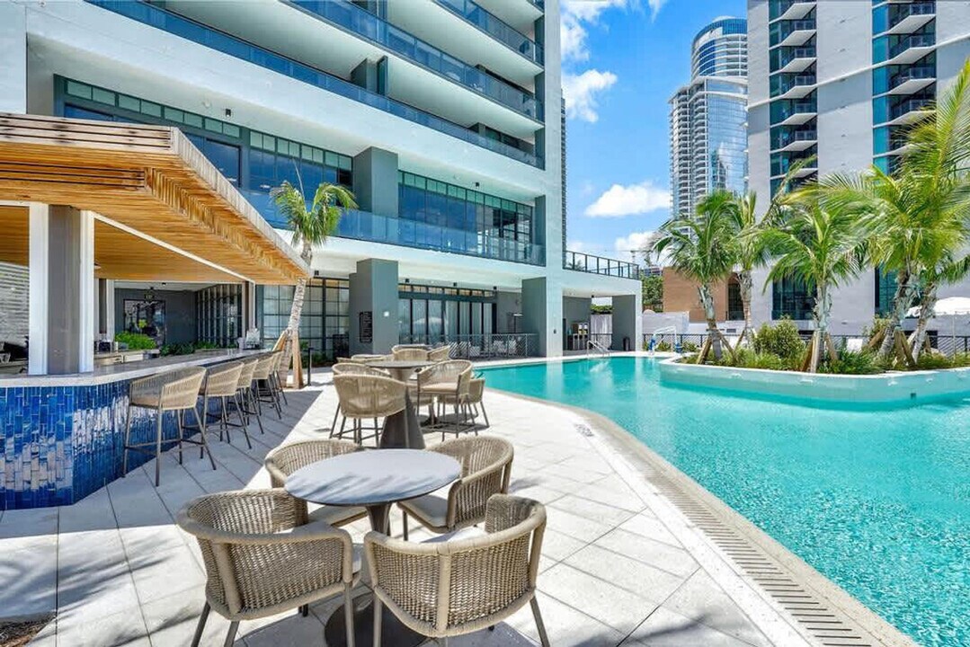 601 NE 1st Ave in Miami, FL - Building Photo
