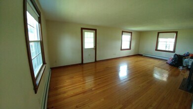43 S Maple St in Hadley, MA - Building Photo - Building Photo