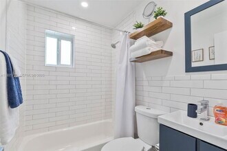 260 NE 46th St in Miami, FL - Building Photo - Building Photo