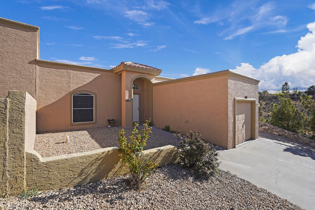 408 Irondale Dr, Unit B in El Paso, TX - Building Photo
