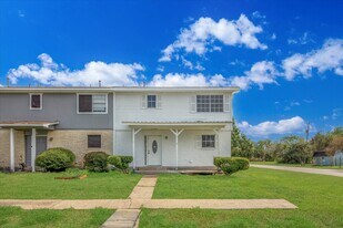 1231 Oregon St in La Porte, TX - Building Photo