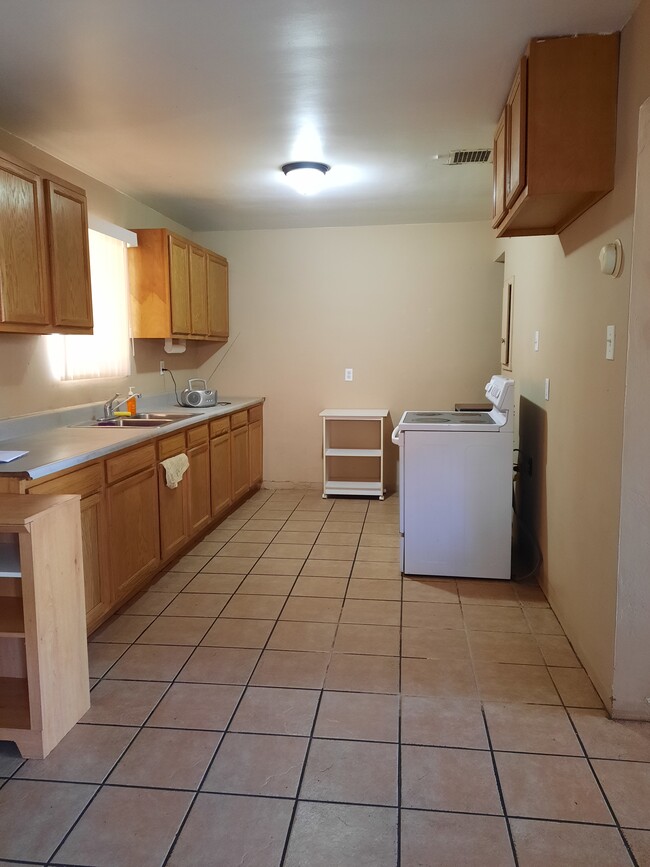 1933 W Mitchell Dr in Phoenix, AZ - Foto de edificio - Building Photo