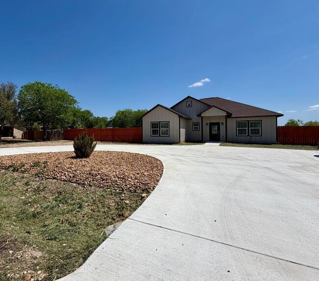 616 River Hills Dr in San Marcos, TX - Building Photo - Building Photo