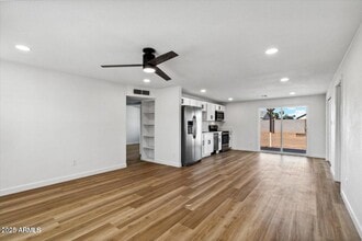 4150 E Sweetwater Ave in Phoenix, AZ - Building Photo - Building Photo