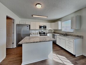 10275 Holly Berry Cir in Fishers, IN - Building Photo - Building Photo