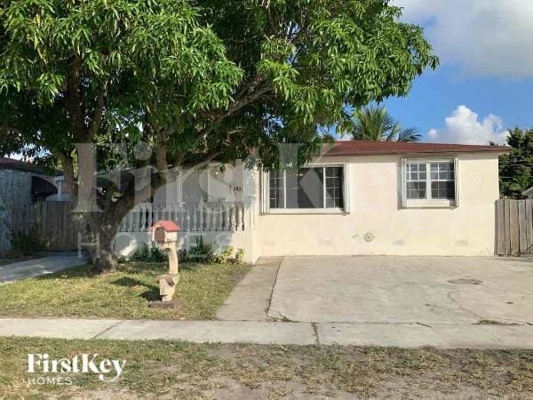 171 W 63rd St, Unit 04-210 in Hialeah, FL - Foto de edificio