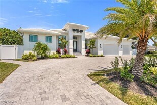 1432 Collingswood Ave in Marco Island, FL - Building Photo