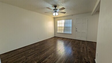 3131 Southwest Fwy in Houston, TX - Foto de edificio - Building Photo