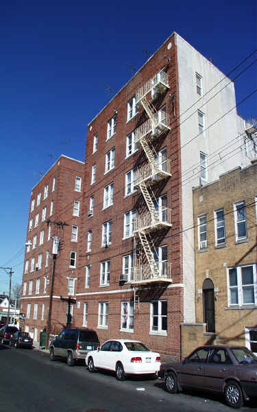 707 E 242nd St in Bronx, NY - Building Photo - Building Photo