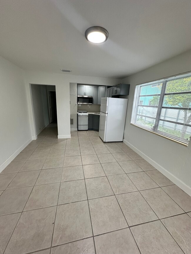 2550 SW 9th St, Unit 2550A in Miami, FL - Building Photo - Building Photo