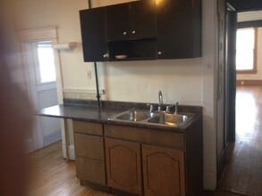 2506 N Bartlett Ave, Unit 2506 in Milwaukee, WI - Building Photo - Building Photo