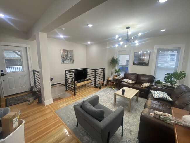 11 Aberdeen Rd, Unit #1