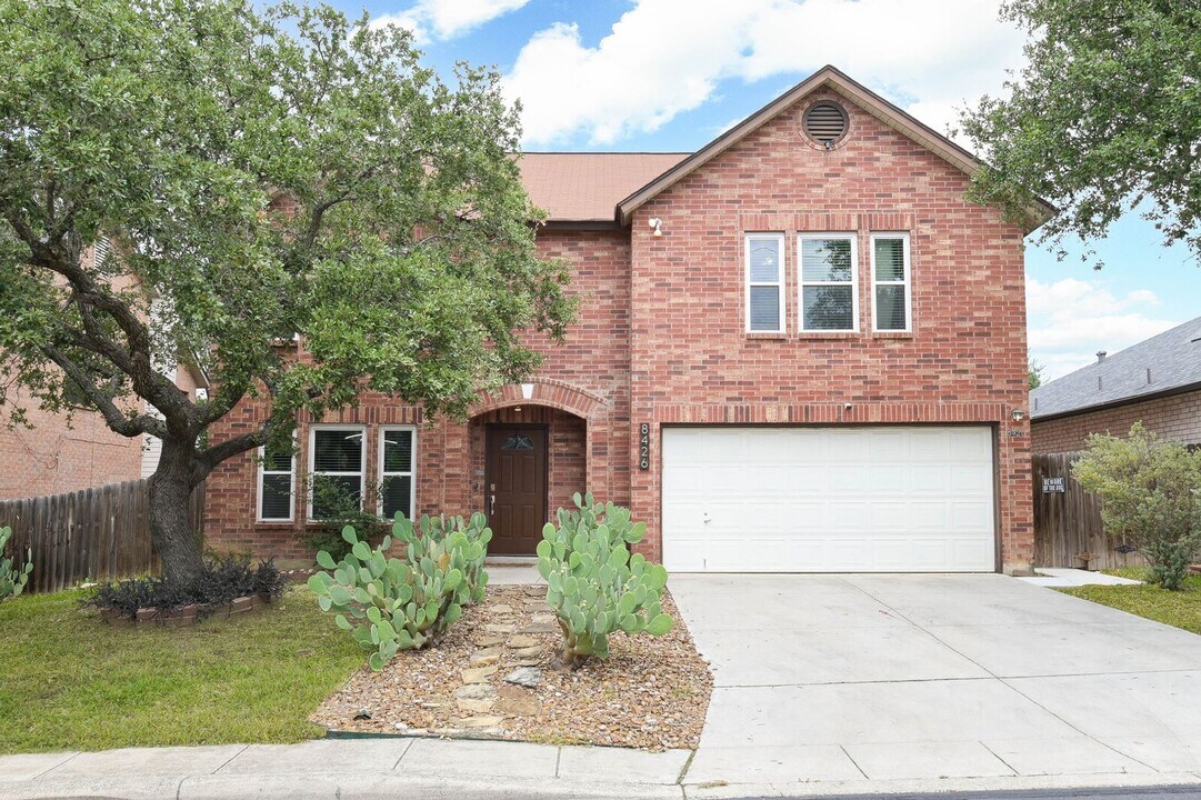 8426 Cross Spring in San Antonio, TX - Building Photo