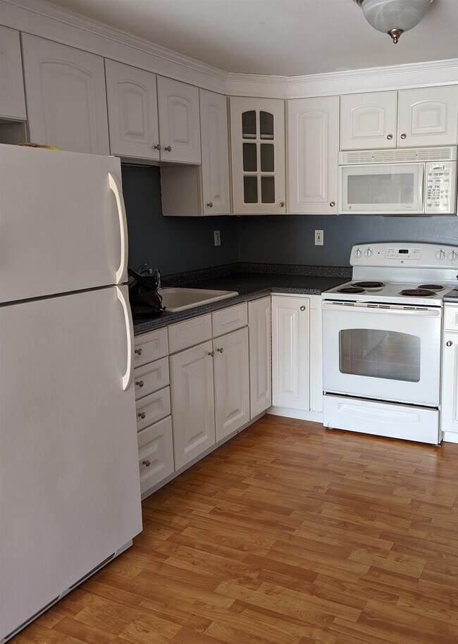 99 E Broadway-Unit -8 in Derry, NH - Building Photo - Building Photo
