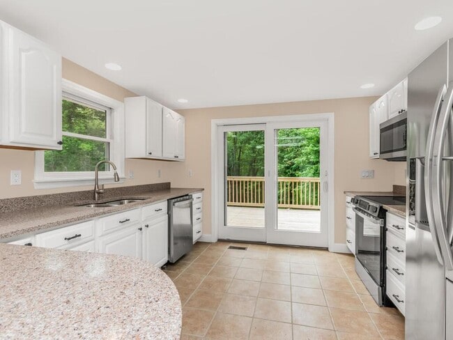 3 Idlewild Dr in Hyde Park, NY - Building Photo - Building Photo