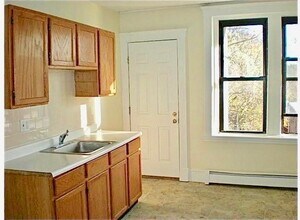 1682 Commonwealth Ave, Unit 2 in Boston, MA - Foto de edificio - Building Photo