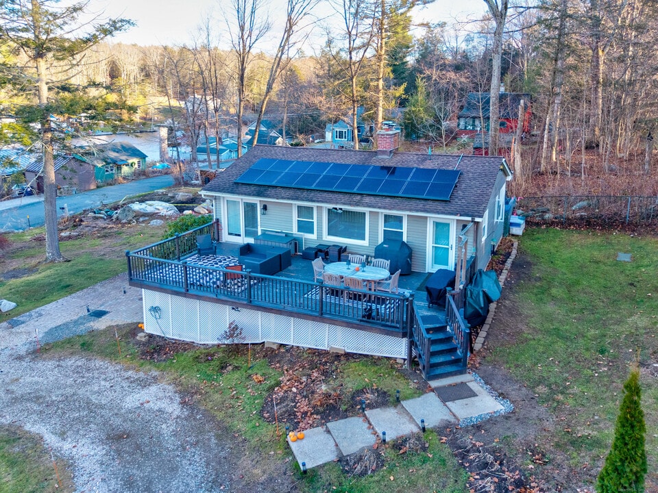 25 Cottage Grove Rd in Goshen, CT - Building Photo