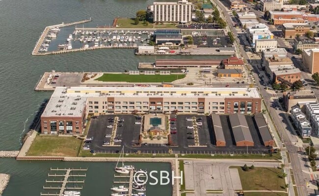 401 W Shoreline Dr, Unit 121 in Sandusky, OH - Building Photo - Building Photo