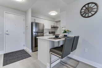 55 Strathaven Dr in Mississauga, ON - Building Photo - Building Photo