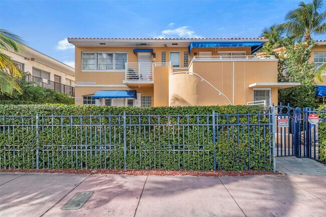 8144 Harding Ave in Miami Beach, FL - Building Photo - Building Photo