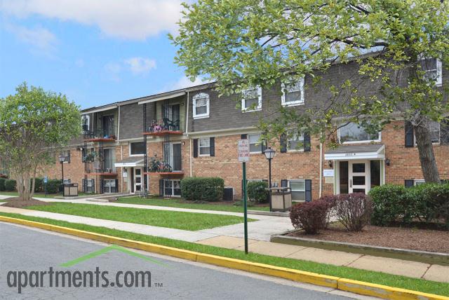 Wexford Manor Apartments in Falls Church, VA - Building Photo