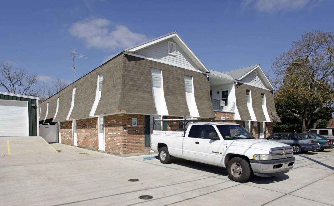 120 Houma Blvd in Metairie, LA - Foto de edificio