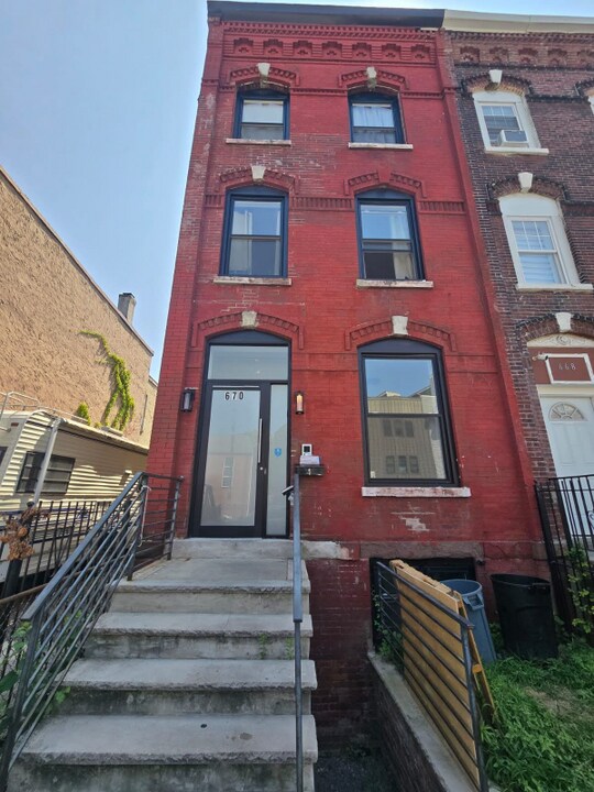 670 Ocean Ave in Jersey City, NJ - Building Photo